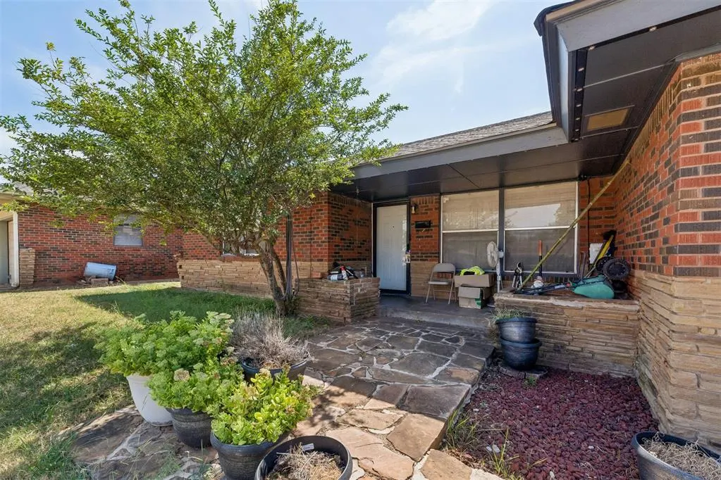 Photo 2 — 1224 NE 44th Street, Oklahoma City, OK 73111
