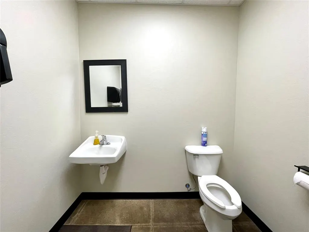 Photo 11 — 404 W Pikes Peak Road, Chickasha, OK 73018