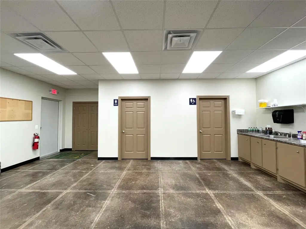 Photo 17 — 404 W Pikes Peak Road, Chickasha, OK 73018