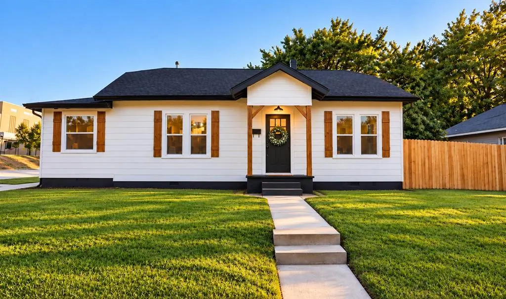 Front exterior — 1005 W Washington Avenue, Chickasha, OK 73018