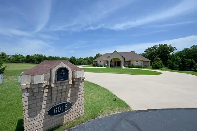 Photo 3 — 6015 N Chateau Court, Stillwater, OK 74075