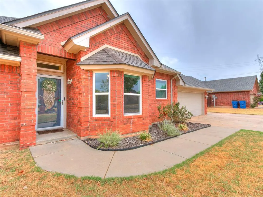 Photo 4 — 1533 E Persimmon Lane, Mustang, OK 73064