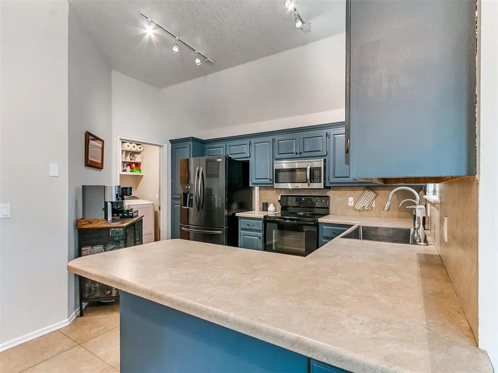 Photo 10 — 1533 E Persimmon Lane, Mustang, OK 73064