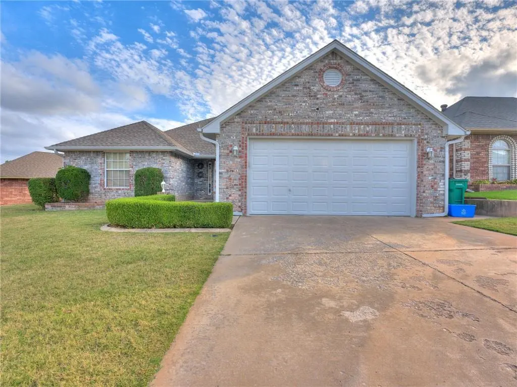 Photo 2 — 1004 SW 127th Place, Oklahoma City, OK 73170