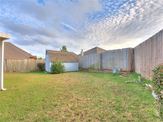Photo 4 — 1004 SW 127th Place, Oklahoma City, OK 73170
