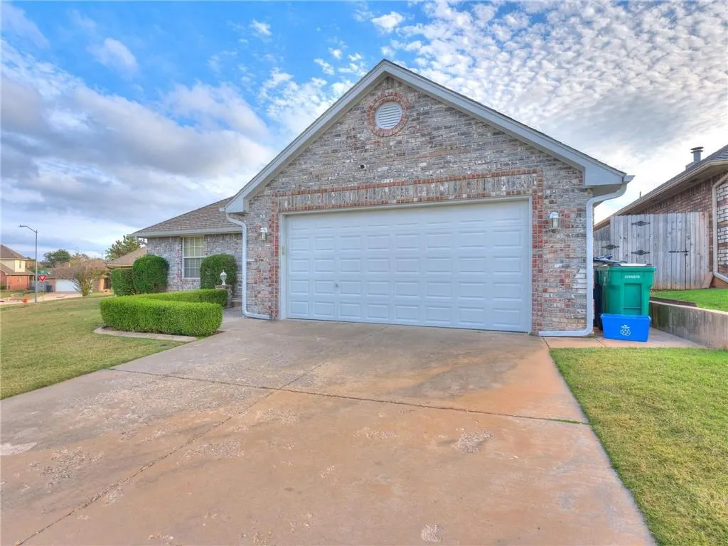 Photo 10 — 1004 SW 127th Place, Oklahoma City, OK 73170