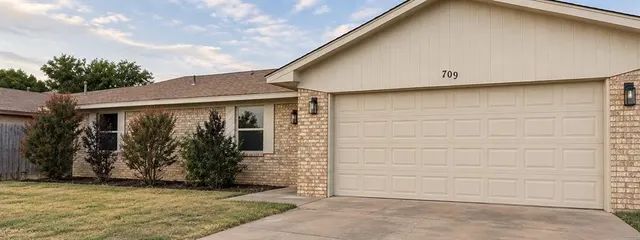 Photo 2 — 709 Polk Street, Altus, OK 73521