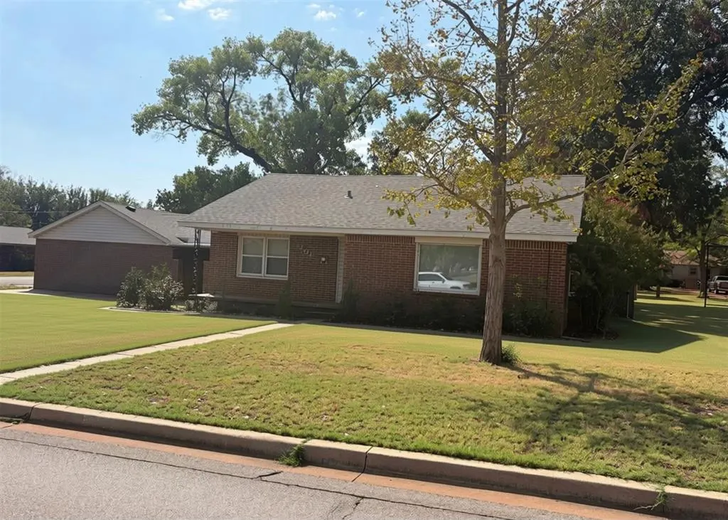Photo 2 — 1204 W C Avenue, Elk City, OK 73644