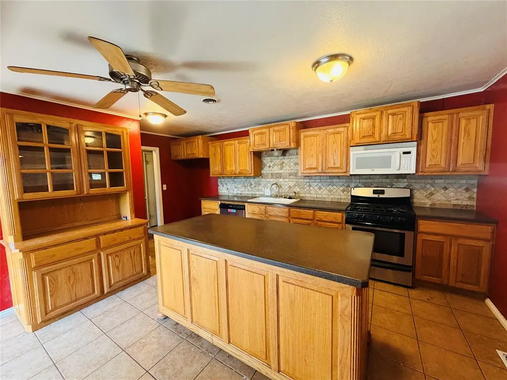 Photo 4 — 1204 W C Avenue, Elk City, OK 73644