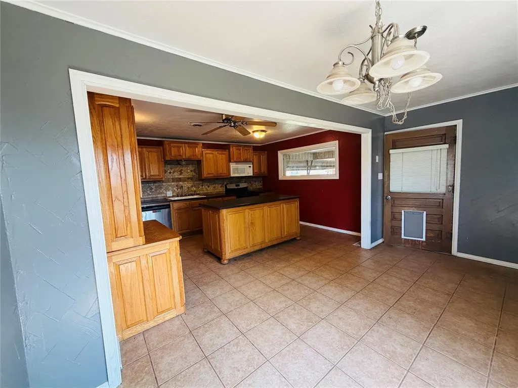 Photo 7 — 1204 W C Avenue, Elk City, OK 73644