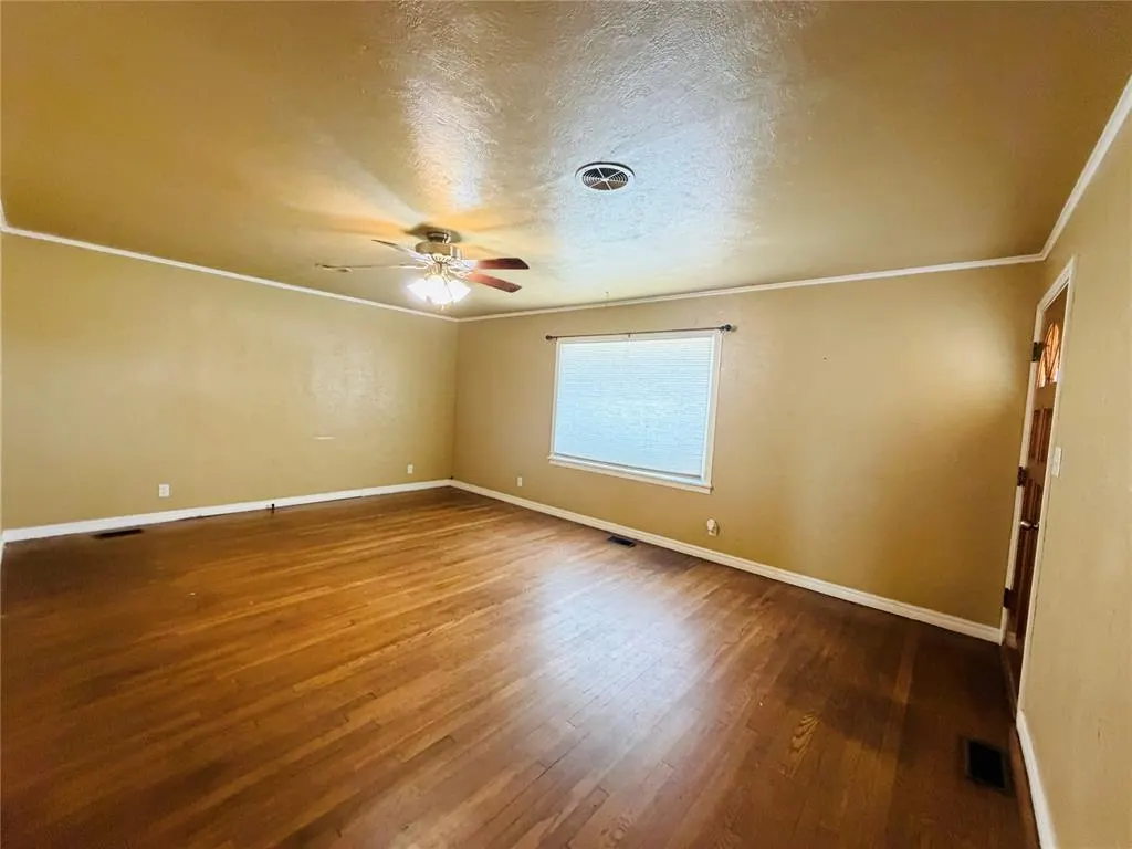 Photo 11 — 1204 W C Avenue, Elk City, OK 73644