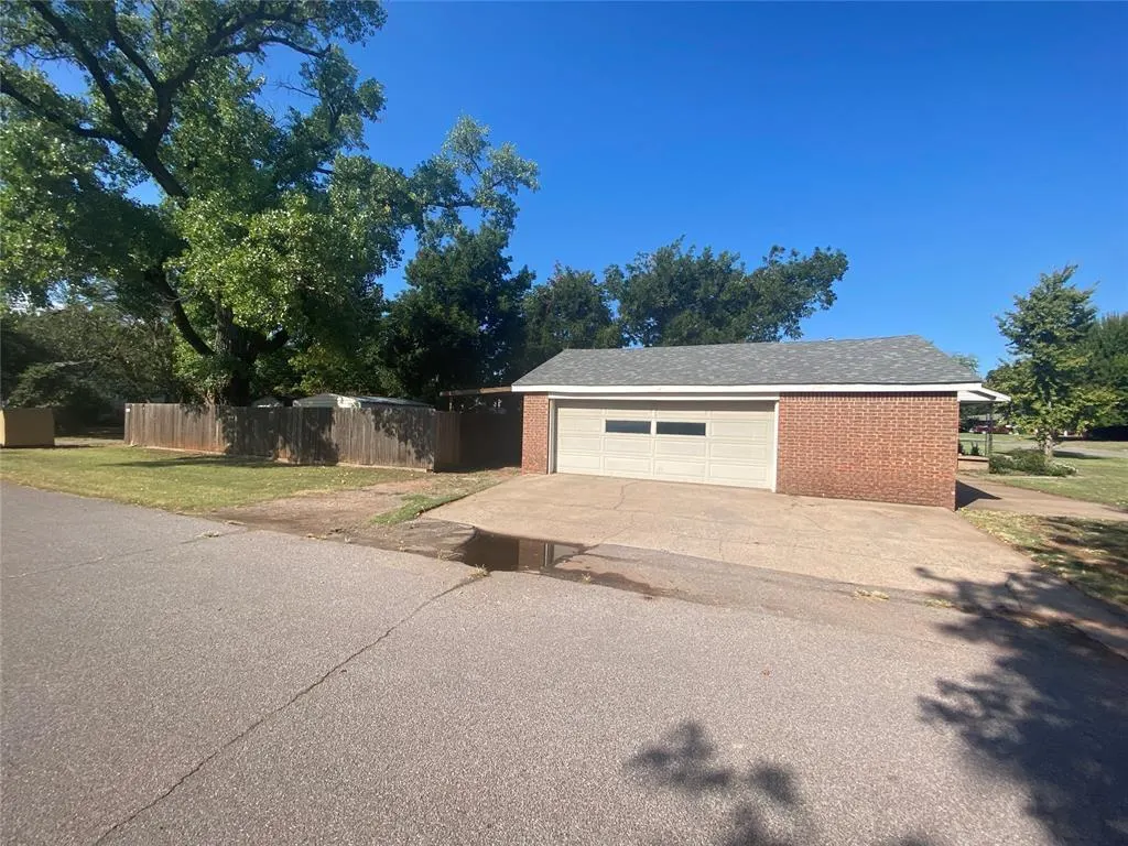 Photo 25 — 1204 W C Avenue, Elk City, OK 73644
