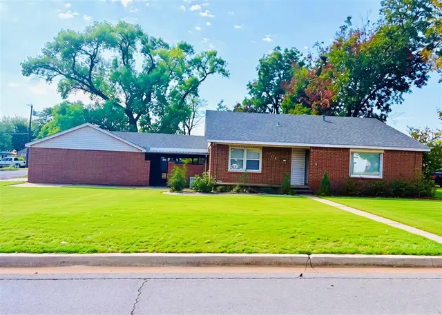 Front exterior — 1204 W C Avenue, Elk City, OK 73644