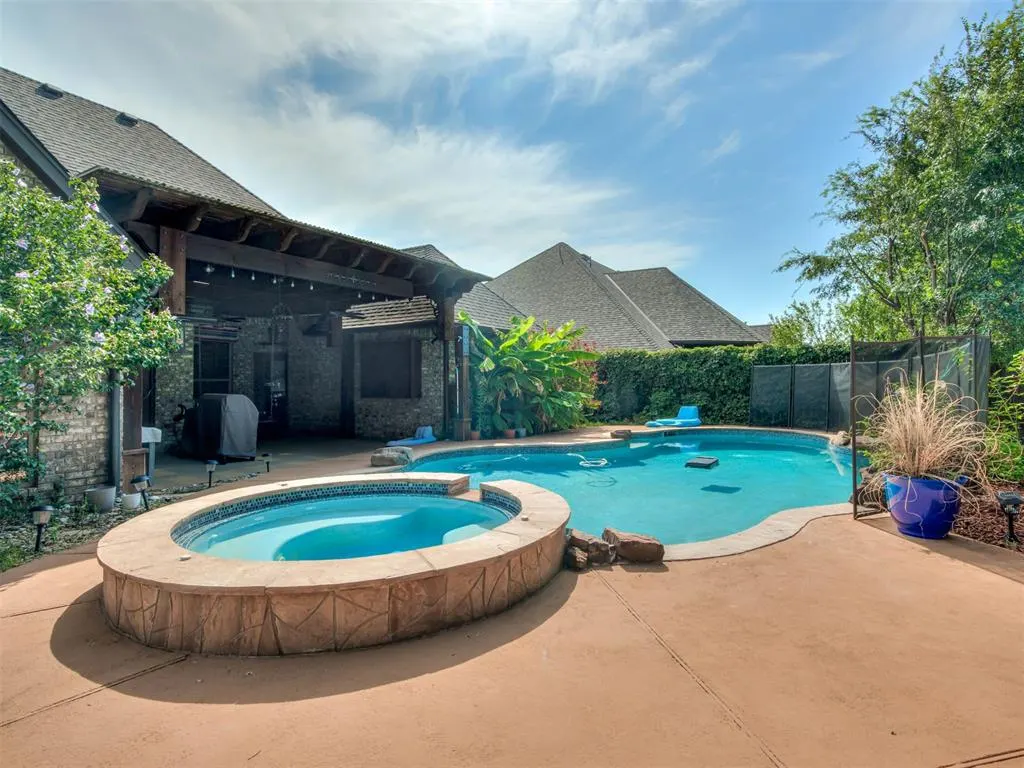 Photo 2 — 17021 Holly Burn Circle, Edmond, OK 73012