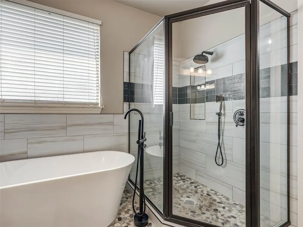 Photo 17 — 17021 Holly Burn Circle, Edmond, OK 73012