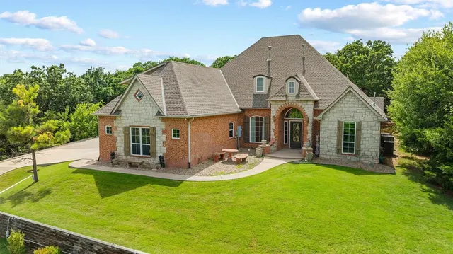 Photo 3 — 6405 Valley Ridge Drive, Edmond, OK 73034