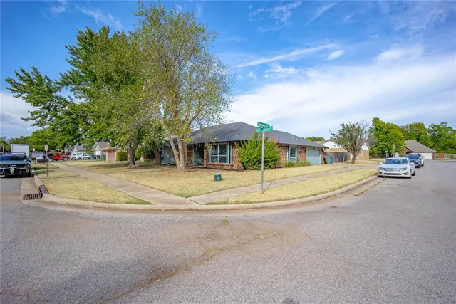 Photo 3 — 1724 Still Water Lane, Edmond, OK 73013