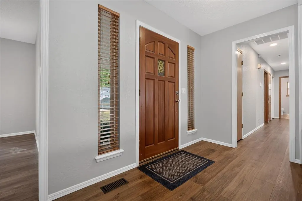 Photo 4 — 1724 Still Water Lane, Edmond, OK 73013