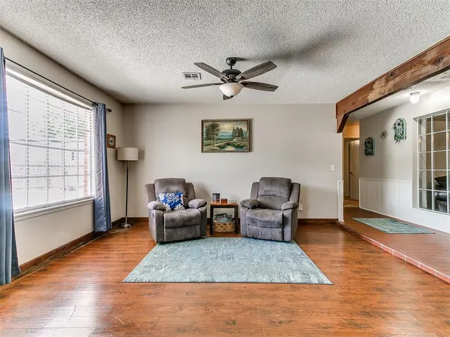 Photo 8 — 405 N Lakeside Terrace, Mustang, OK 73064