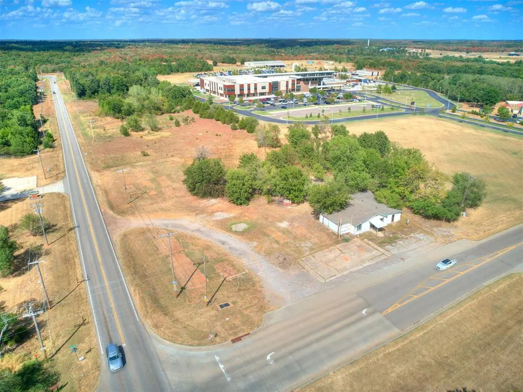 Photo 3 — 15821 Little Axe Drive, Norman, OK 73026