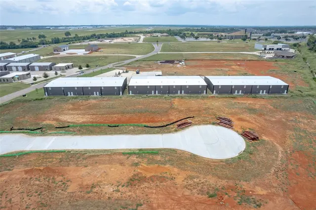 Photo 3 — 8101 Silver Crossing 310, Oklahoma City, OK 73132