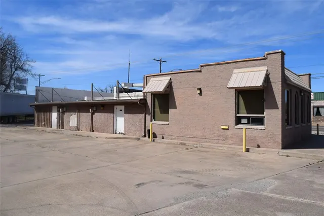 Photo 3 — 11524 NE 23rd Street, Nicoma Park, OK 73020