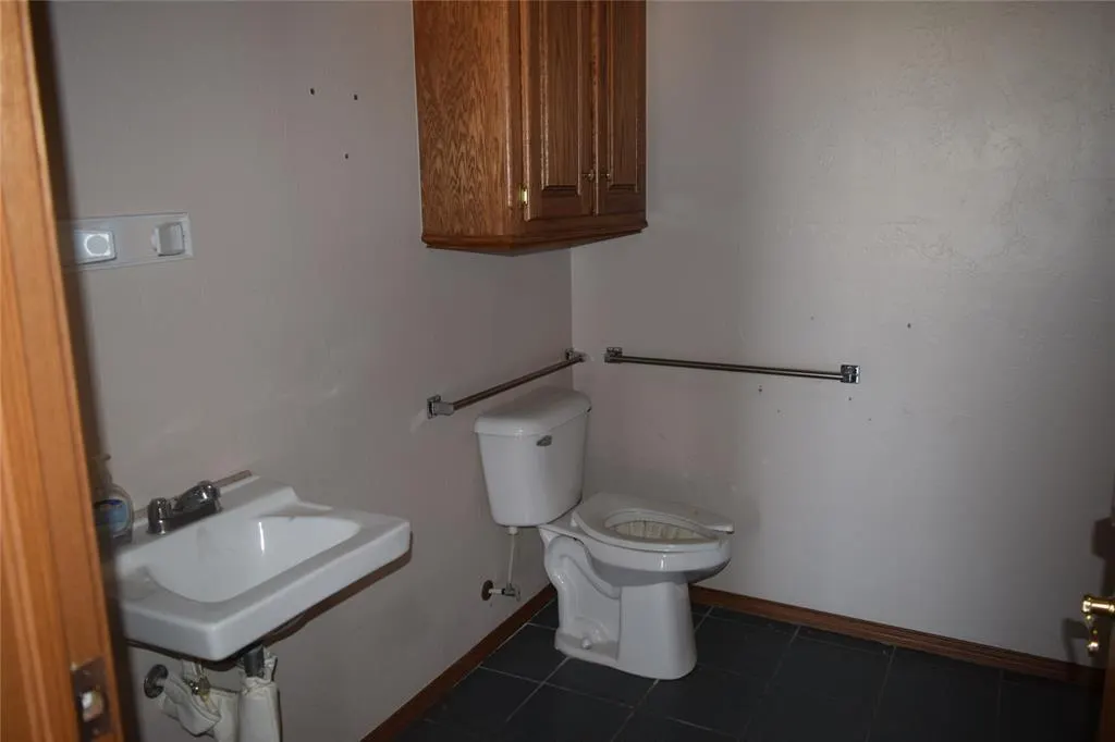 Photo 11 — 11524 NE 23rd Street, Nicoma Park, OK 73020
