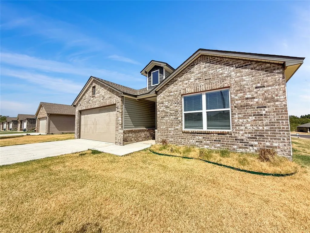 Photo 2 — 2014 Taylor, Chickasha, OK 73018