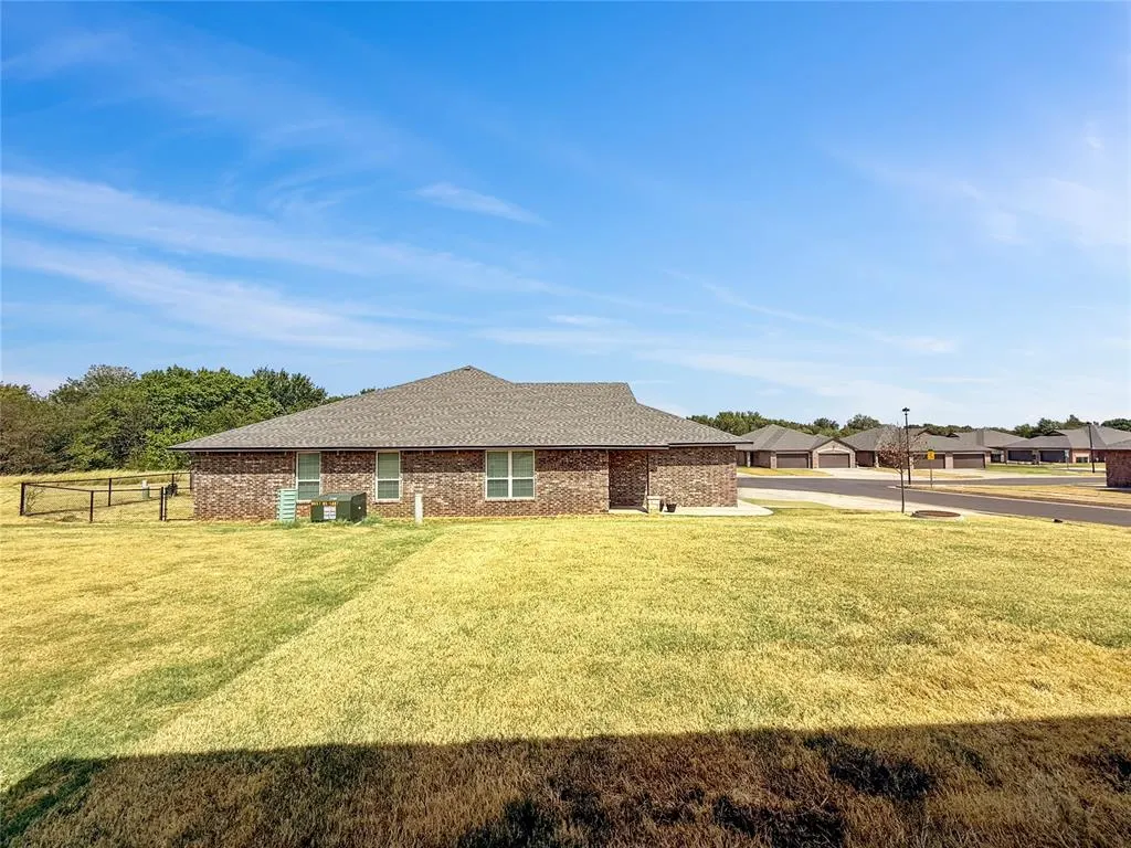 Photo 17 — 2014 Taylor, Chickasha, OK 73018