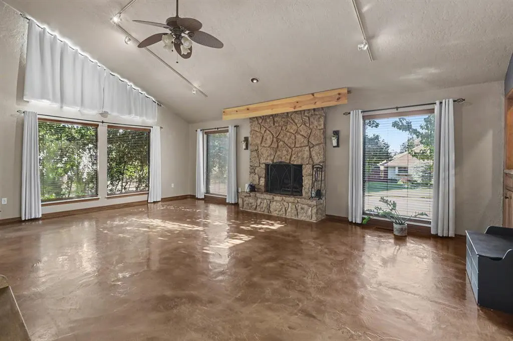 Photo 2 — 2028 Melody Lane, Edmond, OK 73013