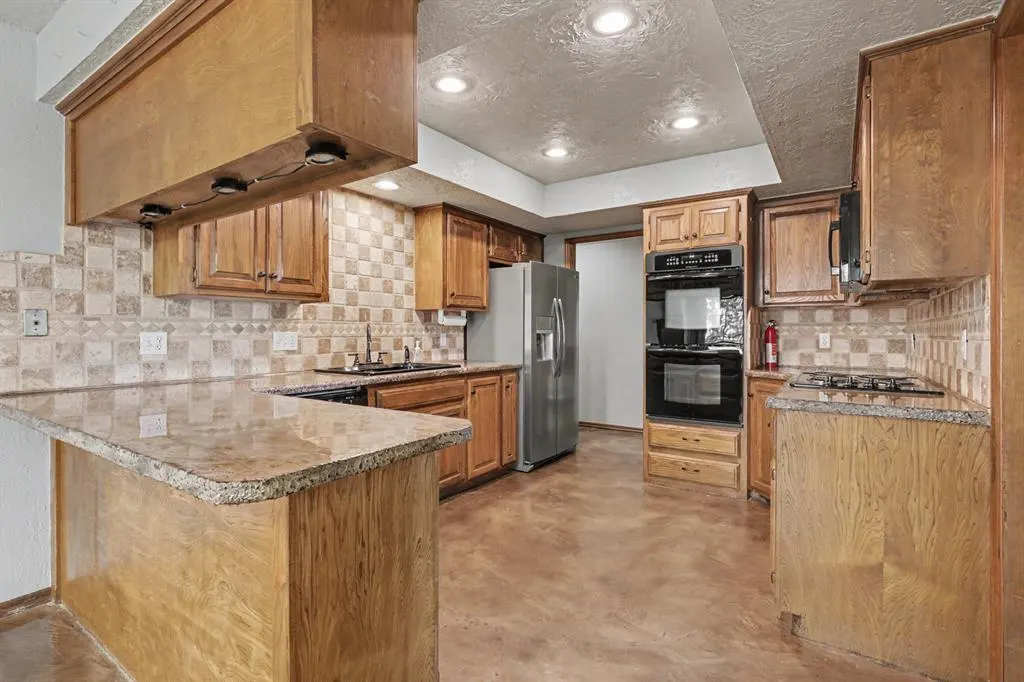 Photo 3 — 2028 Melody Lane, Edmond, OK 73013