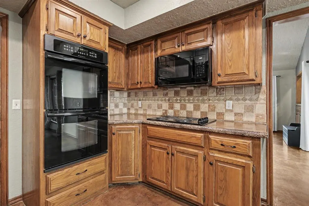 Photo 7 — 2028 Melody Lane, Edmond, OK 73013