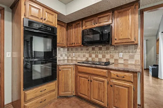 Photo 7 — 2028 Melody Lane, Edmond, OK 73013