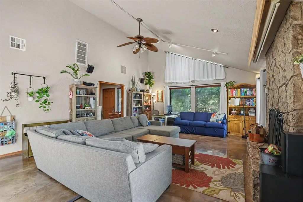 Photo 9 — 2028 Melody Lane, Edmond, OK 73013