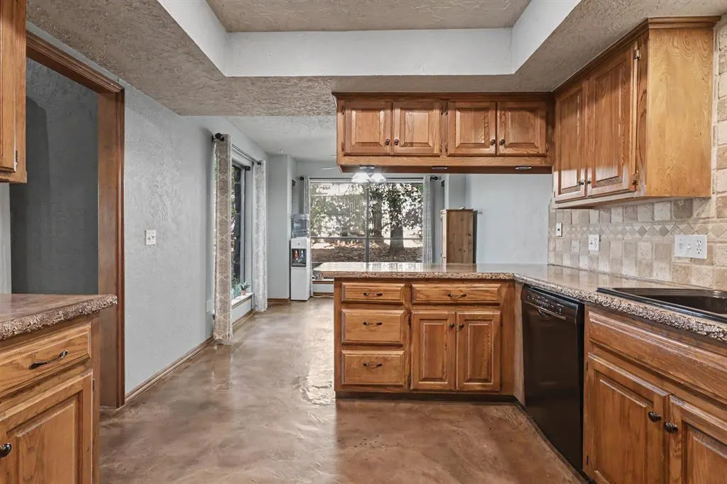Photo 13 — 2028 Melody Lane, Edmond, OK 73013