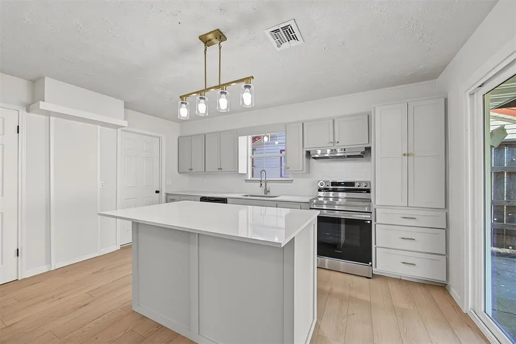Photo 7 — 2608 N Reeves Avenue, Oklahoma City, OK 73127