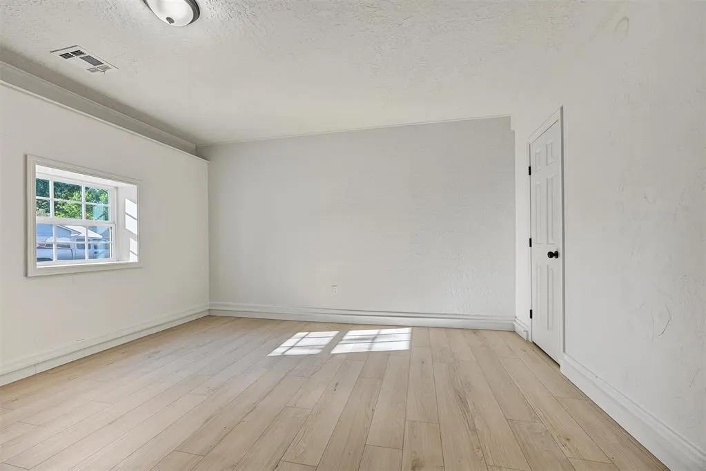 Photo 11 — 2608 N Reeves Avenue, Oklahoma City, OK 73127