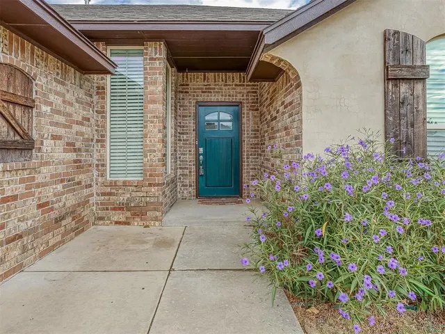 Photo 2 — 909 SW 14th Street, Moore, OK 73160