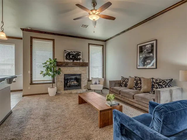 Photo 3 — 909 SW 14th Street, Moore, OK 73160
