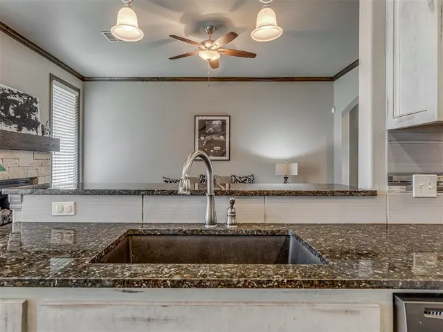 Photo 8 — 909 SW 14th Street, Moore, OK 73160
