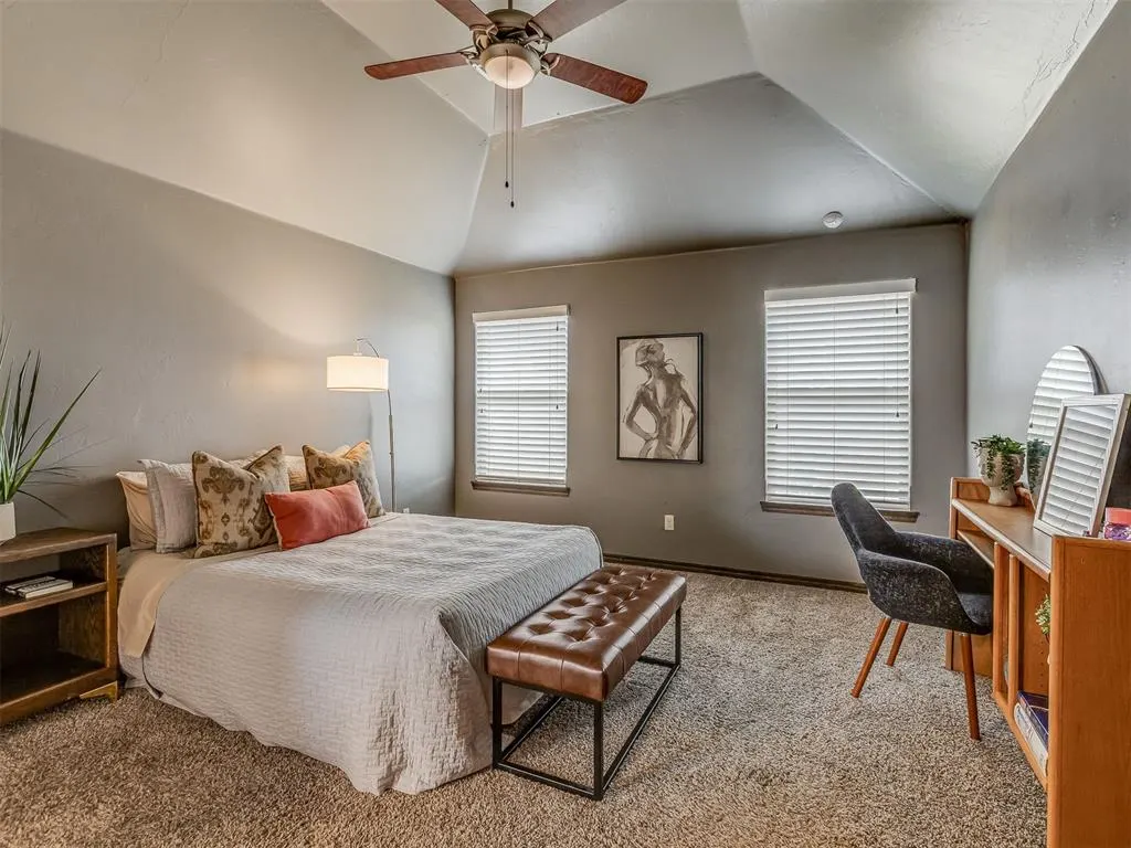 Photo 12 — 909 SW 14th Street, Moore, OK 73160