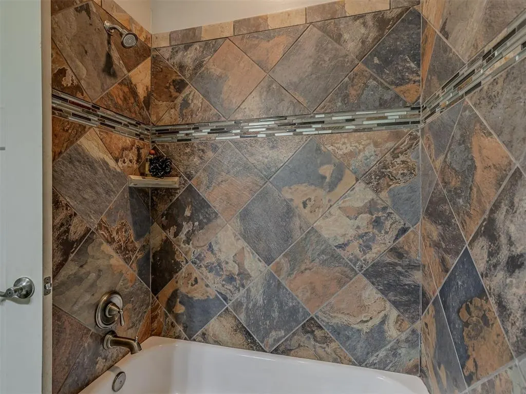 Photo 27 — 909 SW 14th Street, Moore, OK 73160