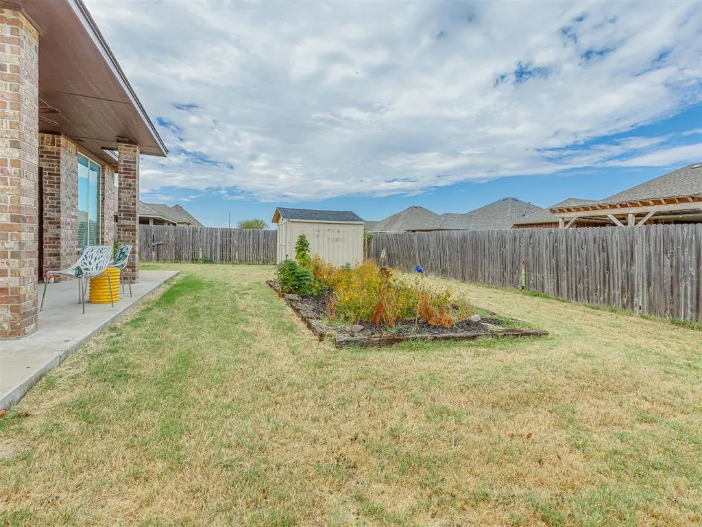 Photo 32 — 909 SW 14th Street, Moore, OK 73160