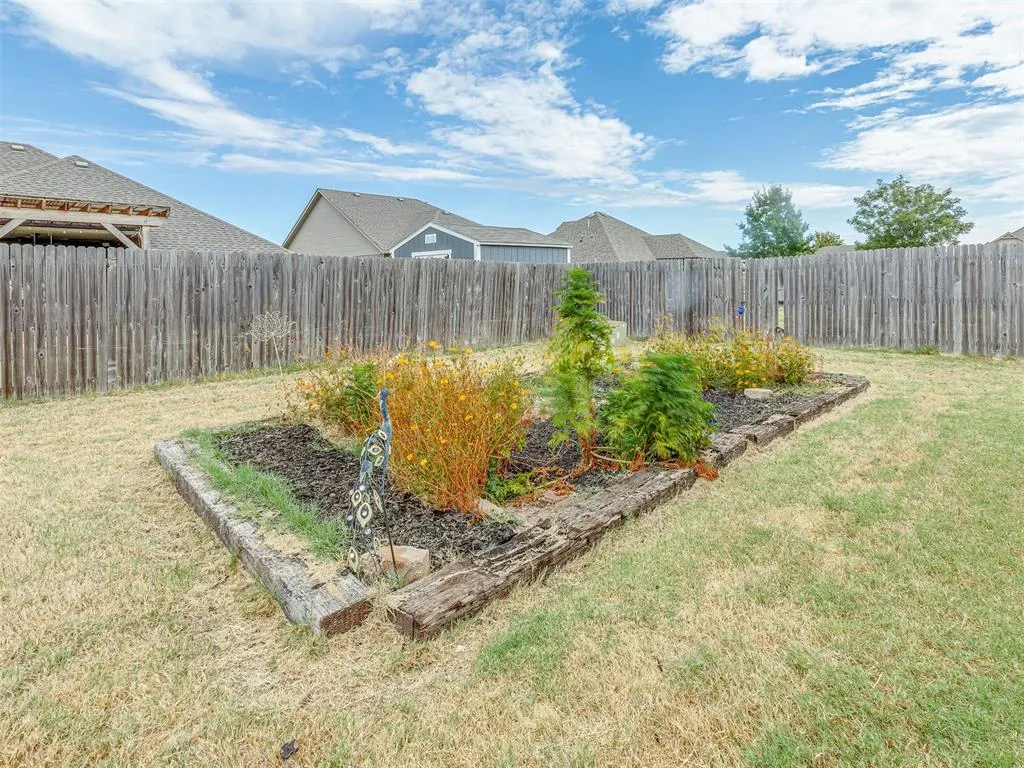 Photo 35 — 909 SW 14th Street, Moore, OK 73160