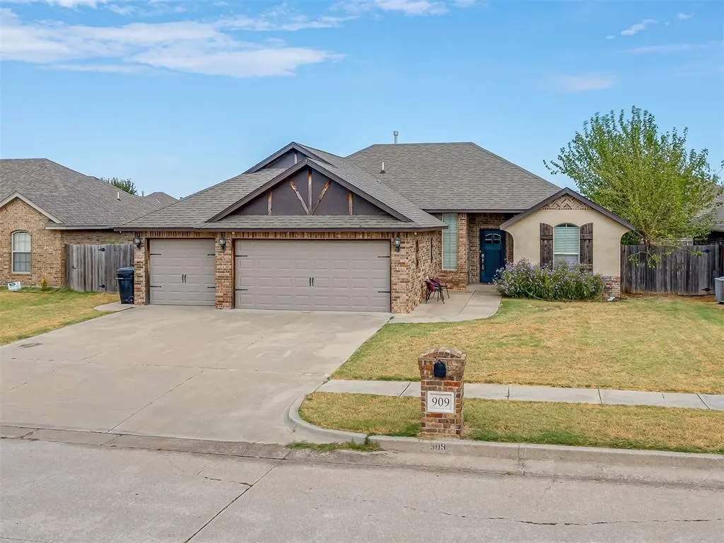 Photo 36 — 909 SW 14th Street, Moore, OK 73160
