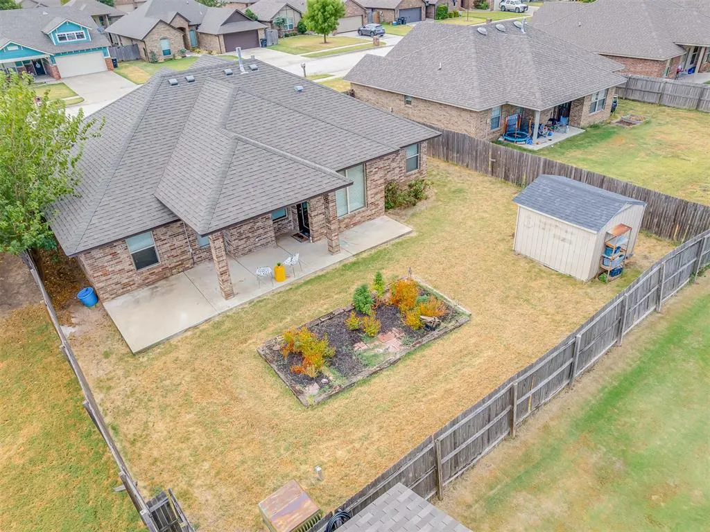 Photo 38 — 909 SW 14th Street, Moore, OK 73160