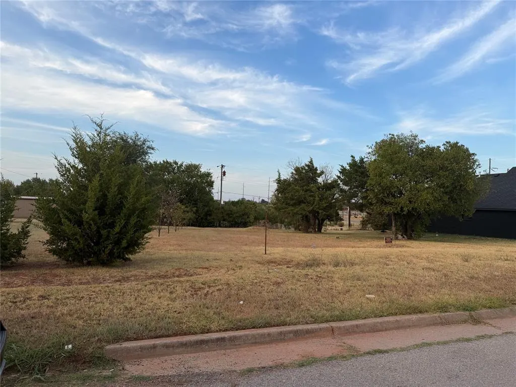 Photo 2 — 943 E Hill Street, Oklahoma City, OK 73105
