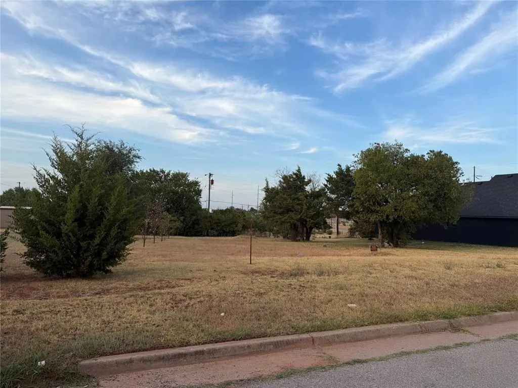 Photo 3 — 943 E Hill Street, Oklahoma City, OK 73105