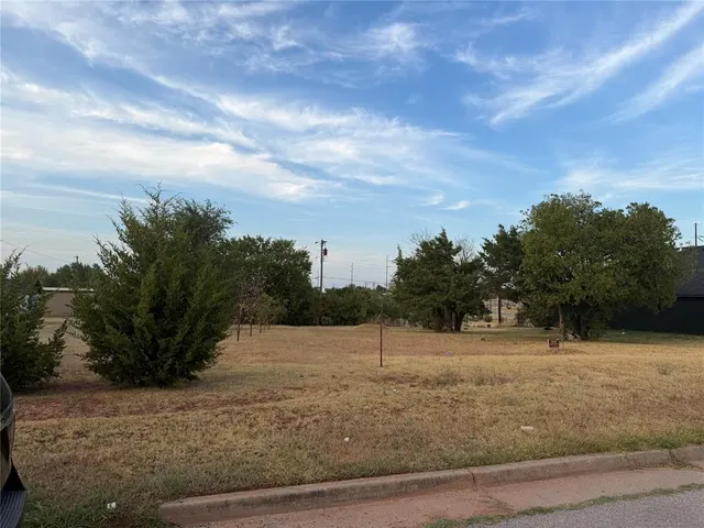 Photo 4 — 943 E Hill Street, Oklahoma City, OK 73105