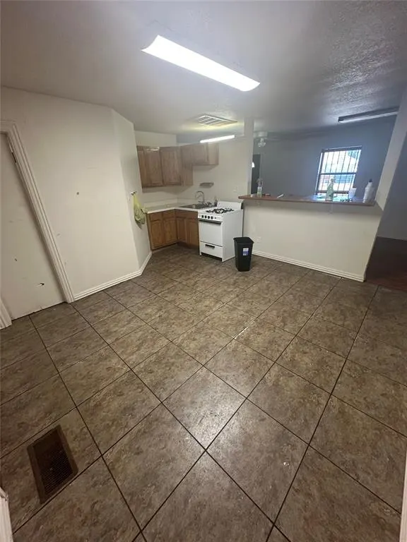 Photo 5 — 1140 NW 92nd Street, Oklahoma City, OK 73114